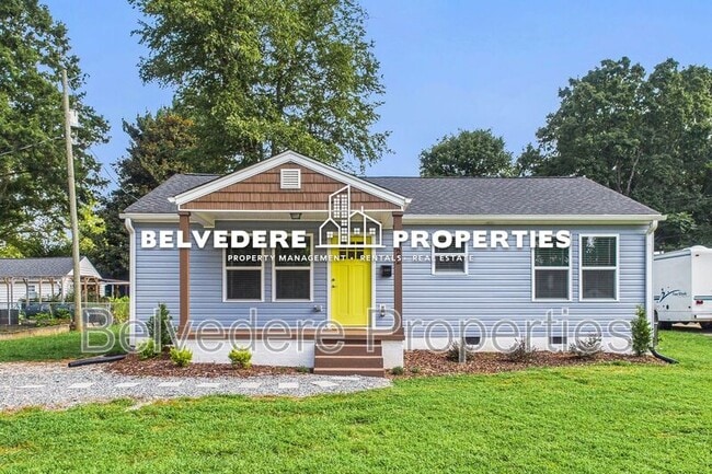 Building Photo - 2322 Fernwood Dr