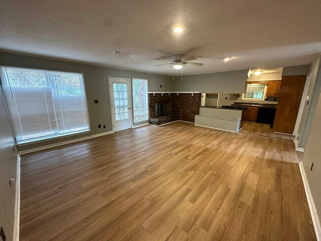 Building Photo - 3169 Flint Dr