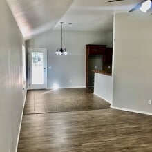 Building Photo - 233 Spring Creek Rd