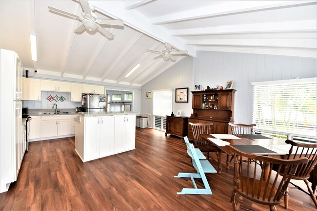 Building Photo - Large Home in beautiful Ahuimanu Area