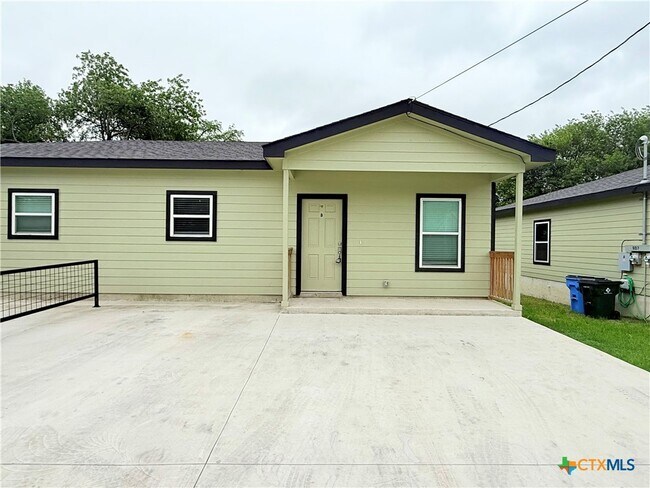 Building Photo - 611 E Martindale St
