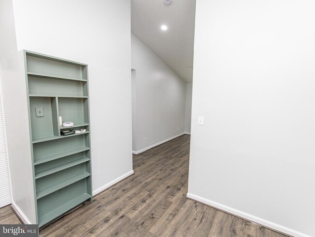 Building Photo - 15901 Perkins Ln