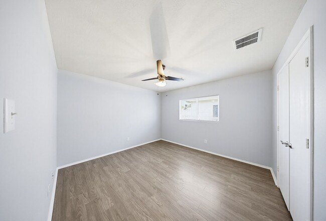 Building Photo - 627 Regal Hollow Ln