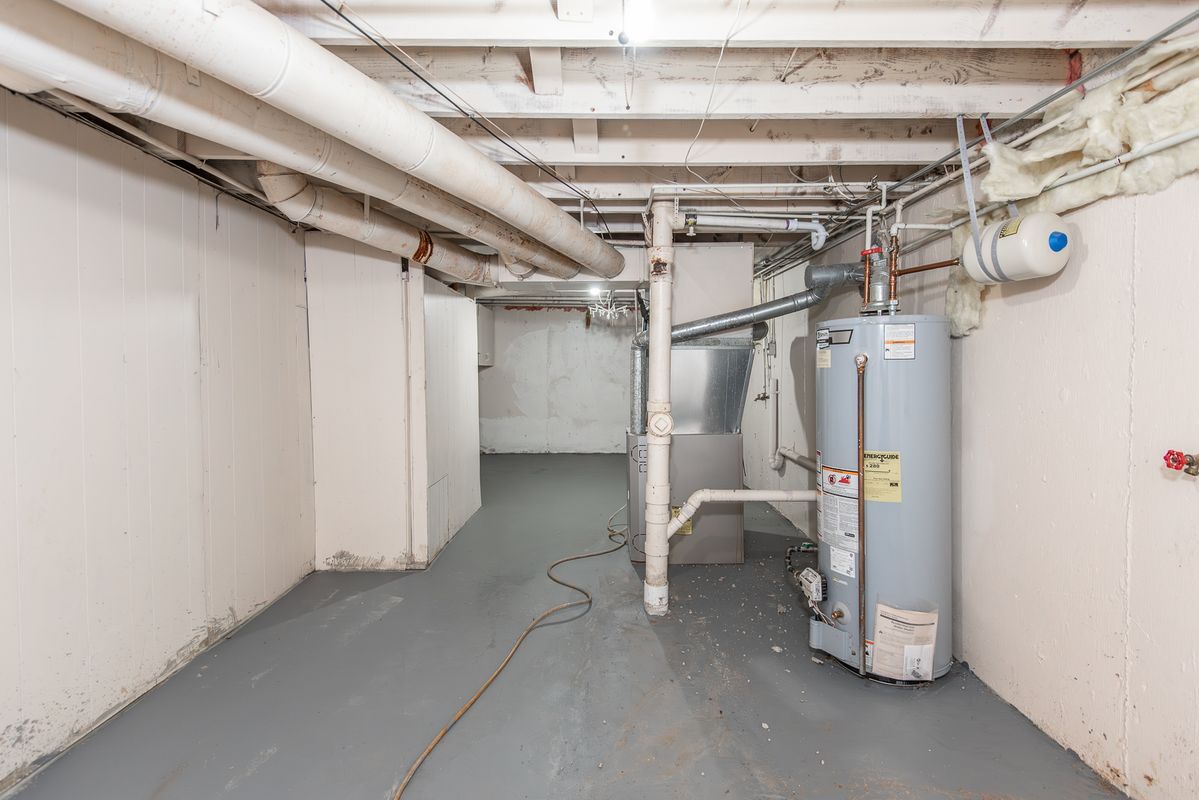 Building Photo - 6605 Kahns Ave