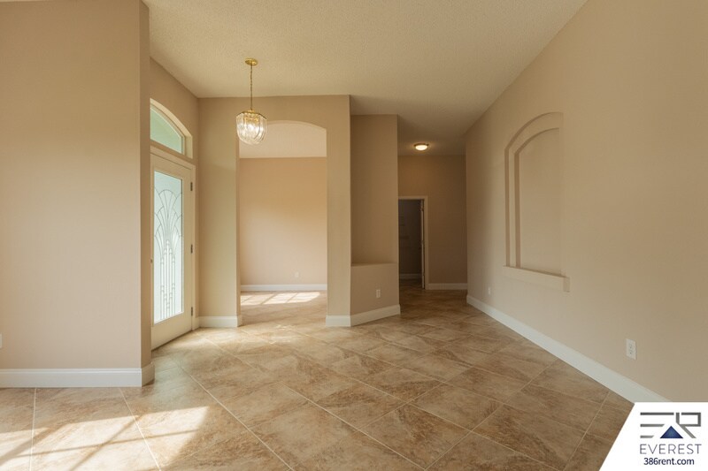 Building Photo - 14 Lysander Ln