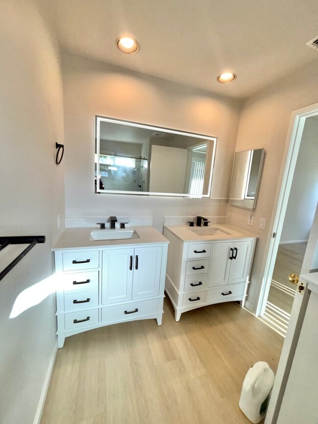 Building Photo - 8079 Darien Cir