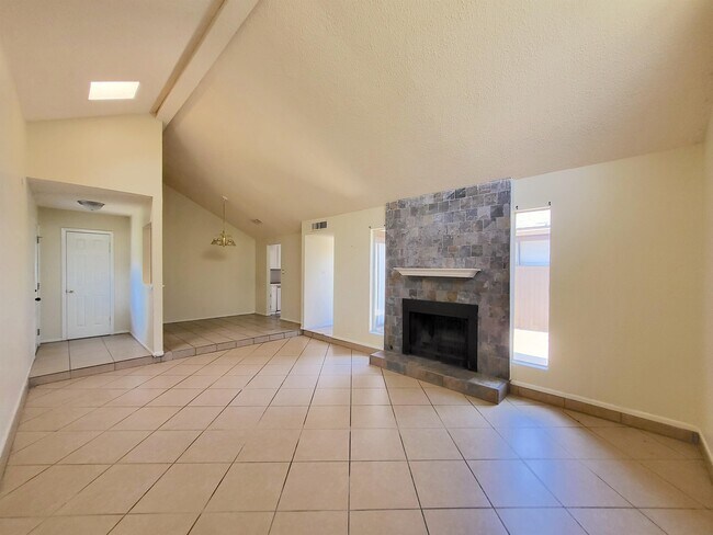 Building Photo - 4235 Siesta Ln