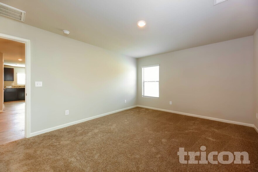 Building Photo - 927 Equine Dr