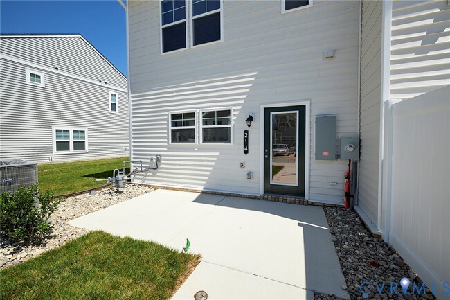 Building Photo - 214 Greenpark Rd