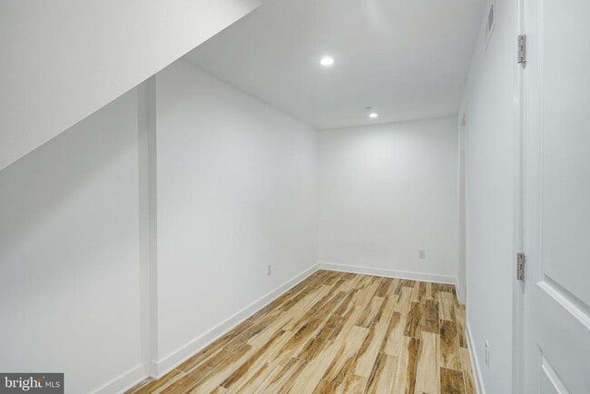 Building Photo - 1744 Vineyard St