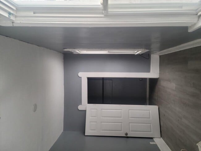 Building Photo - 1087 E 64th St