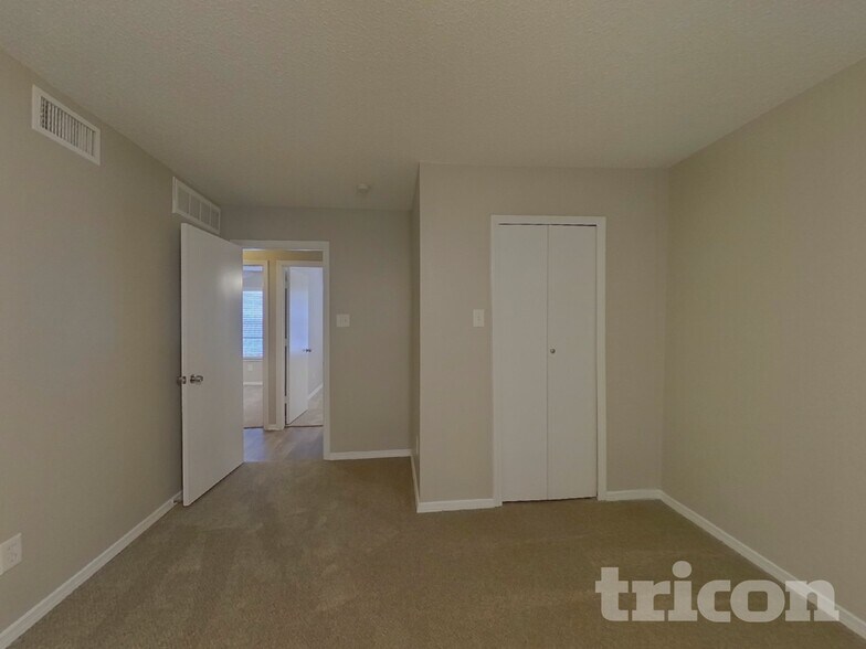 Building Photo - 5620 Oregon Trail Ct