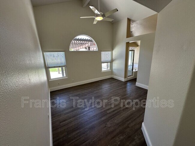 Building Photo - 4982 Wildwood Dr