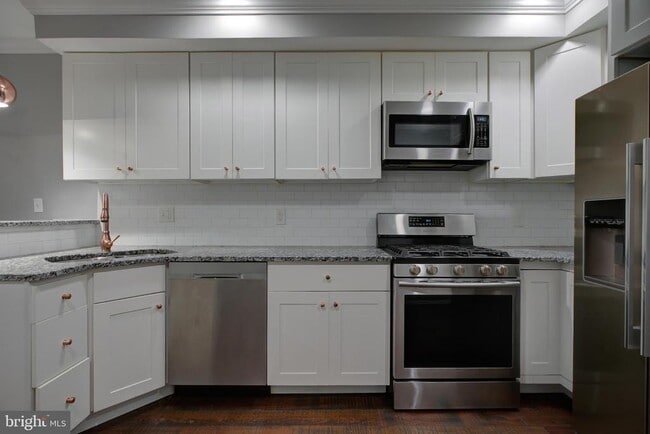 Building Photo - 16 N Bradford St