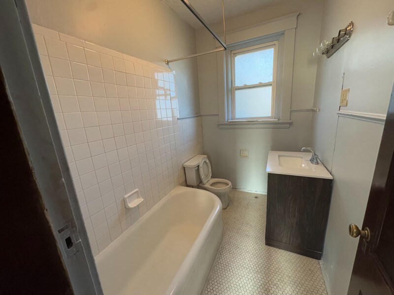 Building Photo - 2565 Orland Ave