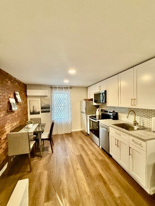 Building Photo - 115 Penn St