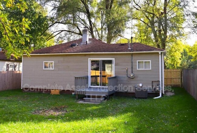 Building Photo - 3424 Iowa St