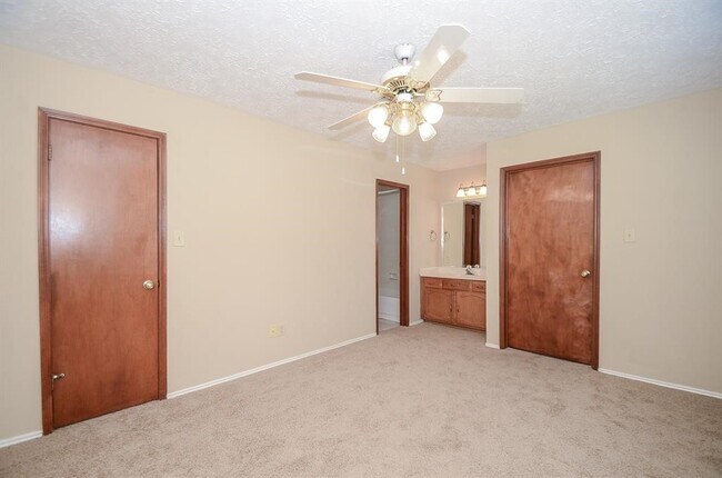 Building Photo - 1319 Silver Morning Dr