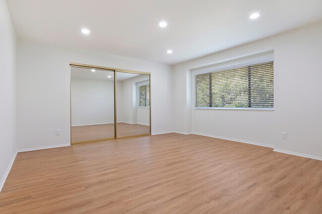 Building Photo - 3009 Nicada Dr