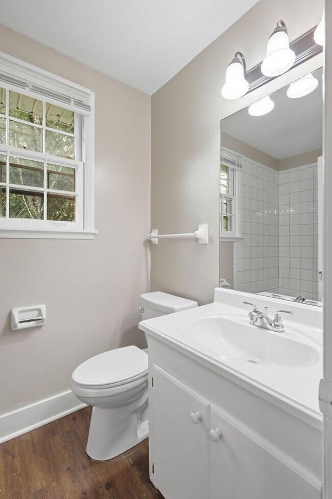 Building Photo - Charming 2-Story Bellevue Townhome in Nashville