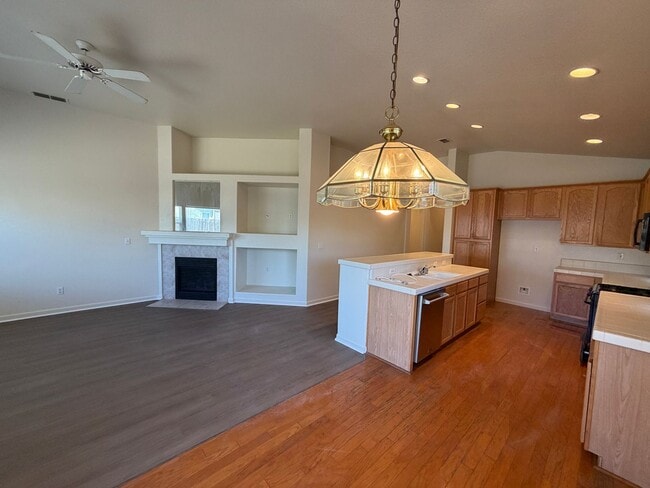 Building Photo - Very Nice 4 Bedroom Home