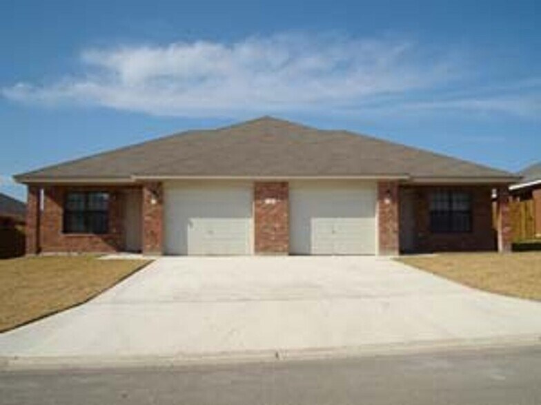 Primary Photo - 311 Cedar Ridge Dr