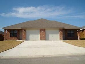 Building Photo - 311 Cedar Ridge Dr
