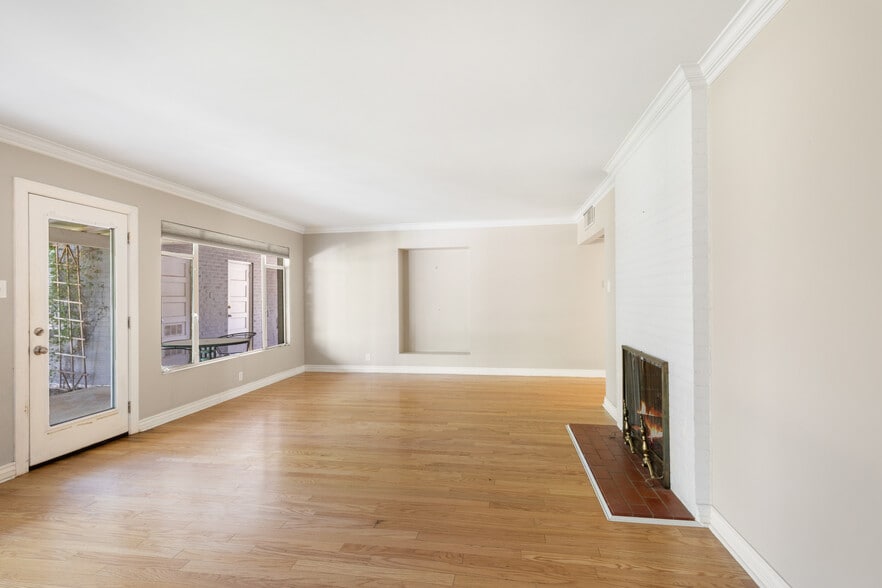 Living Room - 543 W Coronado Rd