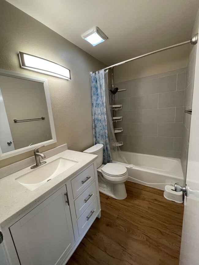 Building Photo - Great  Woodbridge Townhome!!