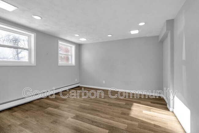 Building Photo - 1190 Orchard Park Rd