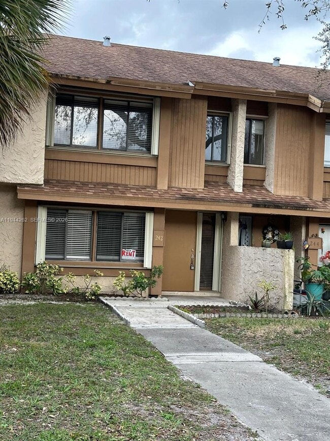 Building Photo - 242 Wimbledon Lakes Dr