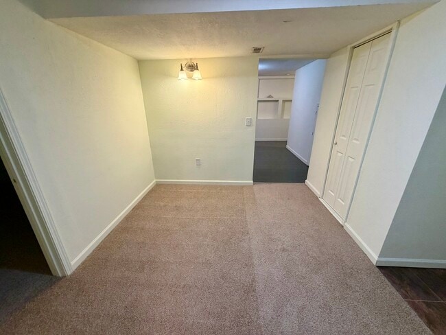 Building Photo - 571 SE 115th Rd