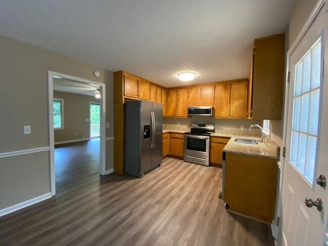 Building Photo - 7045 Hickory Dr