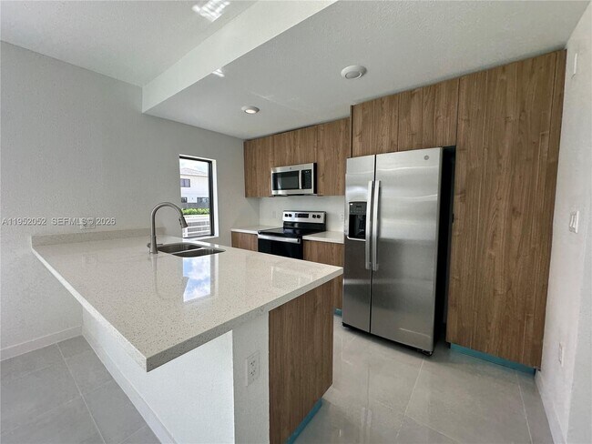 Building Photo - 232 NW 13th Ct