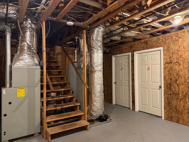 Building Photo - 4063-4063 Wynn St