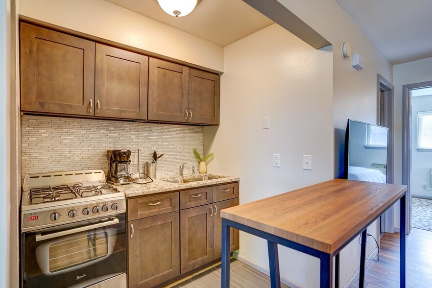 Building Photo - 407 S 94th Pl