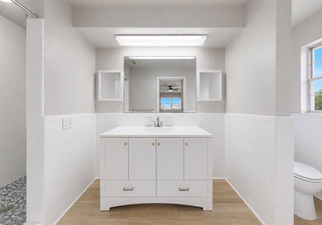 Building Photo - 1729 Bikini Ct