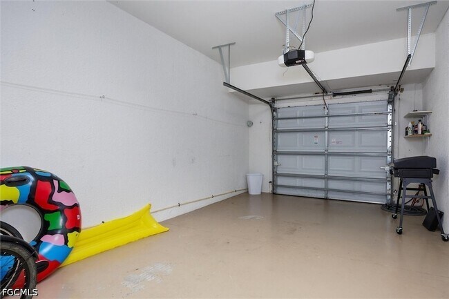 Building Photo - 3240 Cottonwood Bend