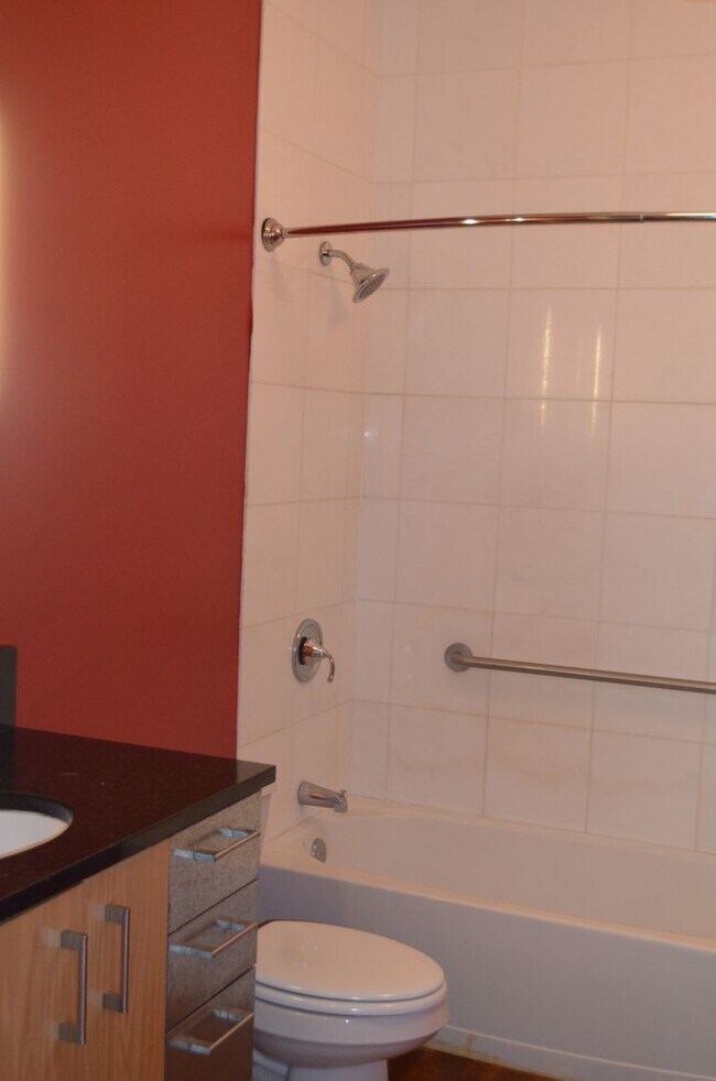 Building Photo - 919 A Aly