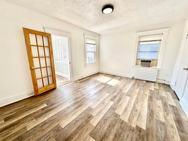 Building Photo - 163 Jewett Ave