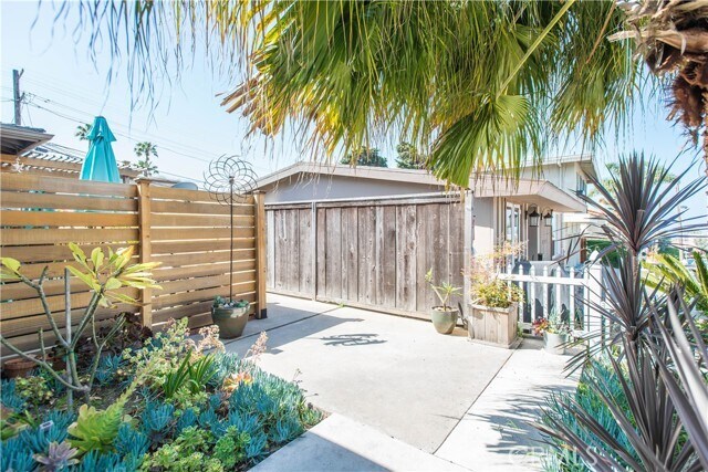 Building Photo - 227 Avenida Miramar