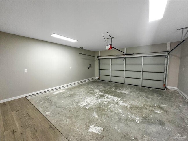 Building Photo - 16 May St