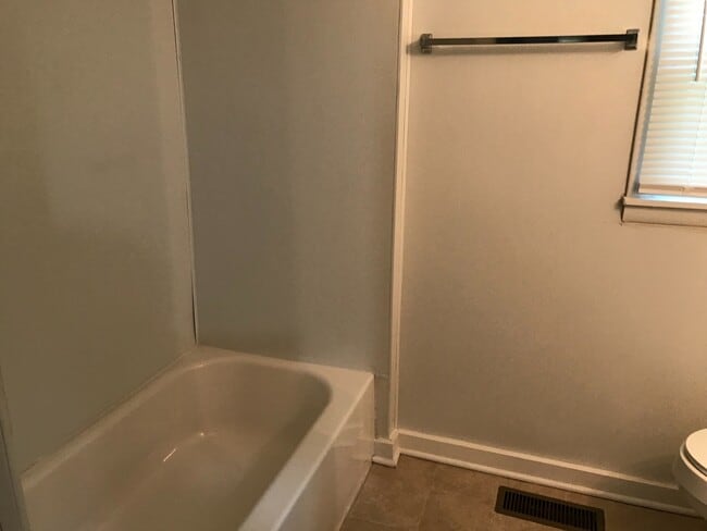 Building Photo - 910 N Ewing St