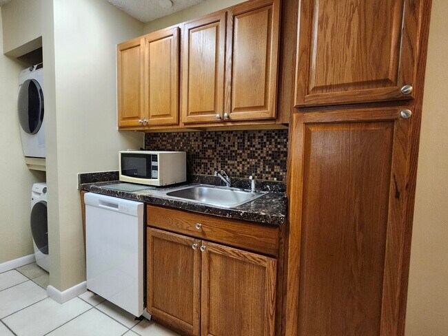 Building Photo - 545 Trace Cir