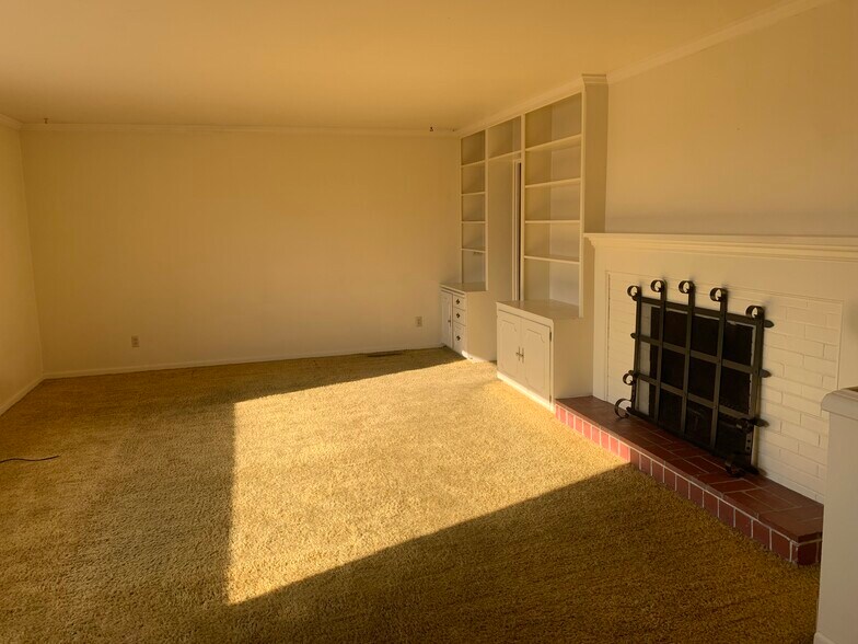 Building Photo - 555 E 300 N