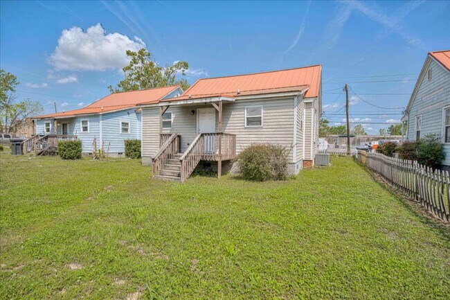 Building Photo - 1606 Broad St