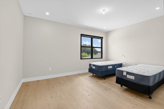 Building Photo - 8521 Ganton Dr