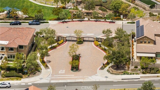 Building Photo - 1151 Summit Oak Dr