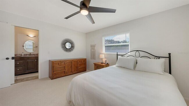 Building Photo - 6717 Roxbury Dr