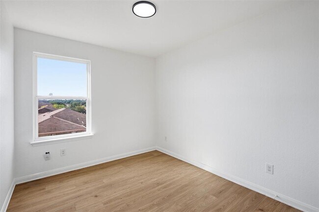 Building Photo - 1013 Woodward Ct